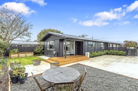 Photo of property in 8b Queenspark Drive, Parklands, Christchurch, 8083