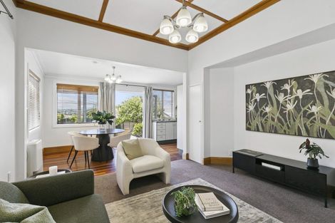 Photo of property in 59 Queens Drive, Lyall Bay, Wellington, 6022