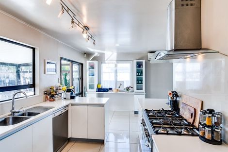 Photo of property in 54 Meeanee Road, Taradale, Napier, 4112