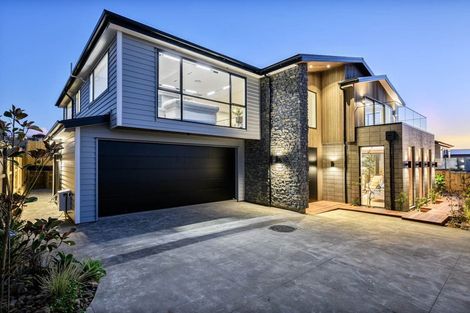 Photo of property in 24 Hooten Place, Oteha, Auckland, 0632