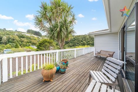 Photo of property in 42 Matuhi Street, Tirohanga, Lower Hutt, 5010
