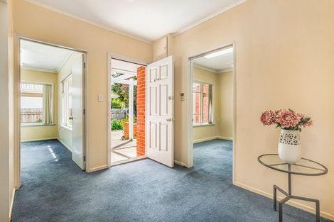Photo of property in 213 Memorial Avenue, Burnside, Christchurch, 8053