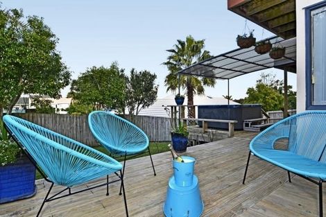 Photo of property in 136 Wiseley Road, West Harbour, Auckland, 0618