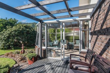 Photo of property in 3 Rewarewa Crescent, Waikanae, 5036