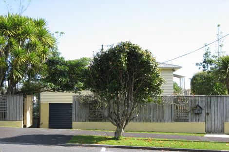 Photo of property in 4 Chilman Street, Strandon, New Plymouth, 4312