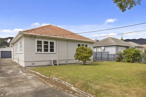 Photo of property in 6 Durham Crescent, Fairfield, Lower Hutt, 5011