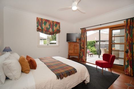 Photo of property in 37 Manapouri Crescent, Hokowhitu, Palmerston North, 4410