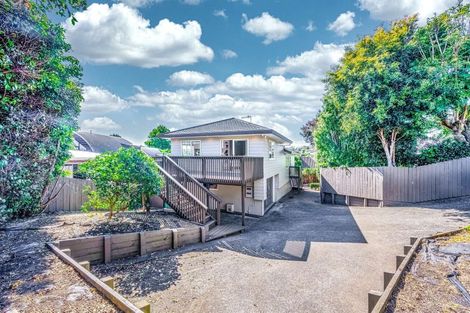 Photo of property in 30a Colmar Road, Mellons Bay, Auckland, 2014
