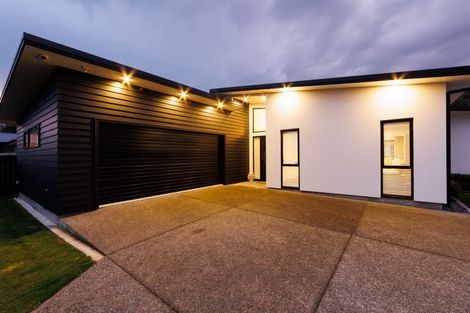 Photo of property in 5 Freedom Drive, Kelvin Grove, Palmerston North, 4414