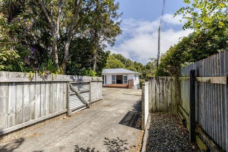 Photo of property in 136a Seaview Road, Westown, New Plymouth, 4310