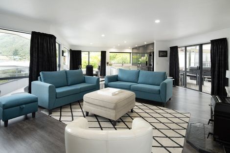 Photo of property in 68 Moana View Road, Waikawa, Picton, 7220