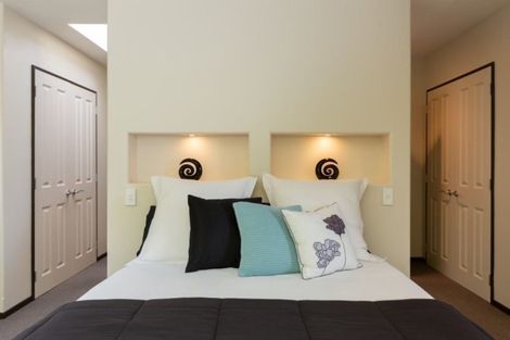 Photo of property in 2 Signal Hill Road, Mount Pleasant, Christchurch, 8081