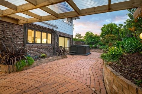 Photo of property in 33 James Evans Drive, Northcote, Auckland, 0627