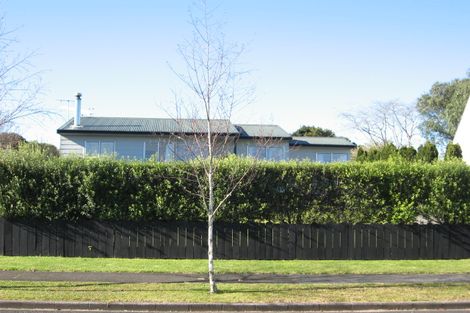 Photo of property in 37 Seaward Place, Wattle Downs, Auckland, 2103