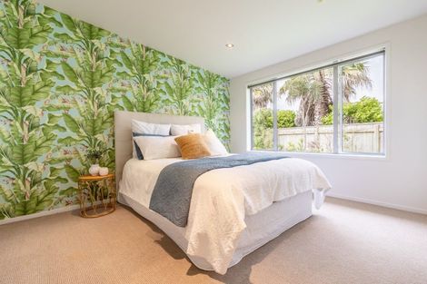 Photo of property in 8 Metzenthin Close, Raumati South, Paraparaumu, 5032