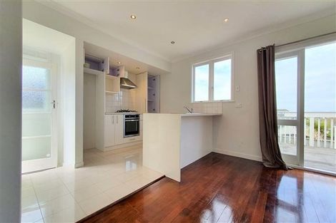 Photo of property in 2/232 East Coast Road, Forrest Hill, Auckland, 0620