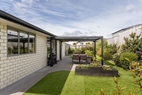 Photo of property in Waterview Estate, 30/4 Greystone Place, Omokoroa, 3114