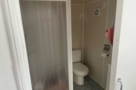 Photo of property in 32 Golf Road, New Lynn, Auckland, 0600