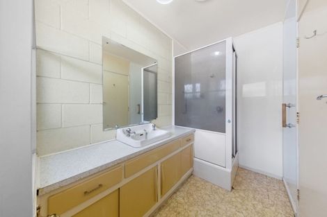 Photo of property in 2/55 Orams Road, Hillpark, Auckland, 2102