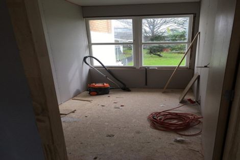 Photo of property in 52 Buscomb Avenue, Henderson, Auckland, 0610