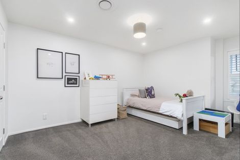 Photo of property in 8 Alfred Street, Northcote Point, Auckland, 0627