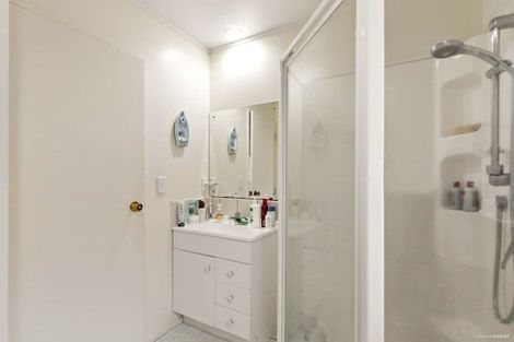 Photo of property in 32 Hugh Green Drive, Pinehill, Auckland, 0632