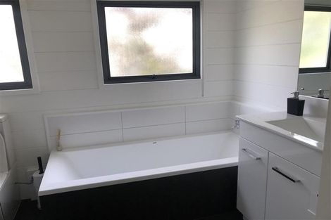 Photo of property in 16 Emlyn Place, Torbay, Auckland, 0630