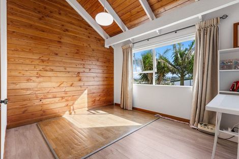 Photo of property in 177 West Harbour Drive, West Harbour, Auckland, 0618