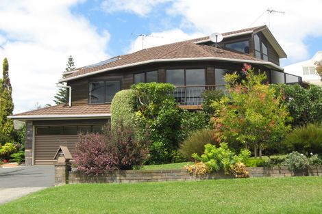 Photo of property in 19a The Crescent, Tindalls Beach, Whangaparaoa, 0930