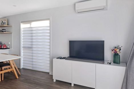 Photo of property in 2/598 Te Atatu Road, Te Atatu Peninsula, Auckland, 0610