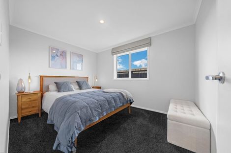 Photo of property in 15 Malbec Place, Huapai, Kumeu, 0810