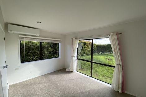 Photo of property in 24 Luckens Road, West Harbour, Auckland, 0618