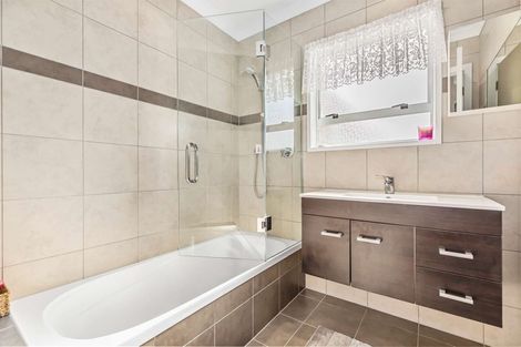 Photo of property in 14 Harbour Crest Drive, Waiuku, 2123