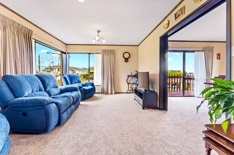 Photo of property in 18 Kennedy Avenue, Forrest Hill, Auckland, 0620