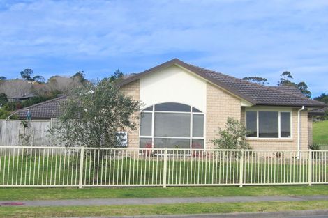 Photo of property in 52 Lansell Drive, East Tamaki Heights, Auckland, 2016