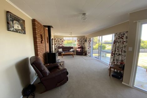 Photo of property in 21 Castle Street, Eltham, 4322