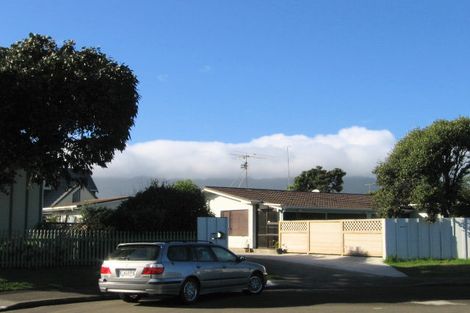 Photo of property in 12 Goldie Place, Waikanae Beach, Waikanae, 5036