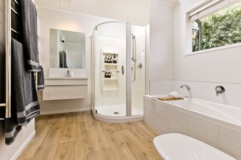 Photo of property in 8 Isobel Road, Greenhithe, Auckland, 0632