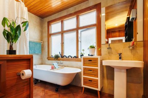 Photo of property in 18 Miro Street, Takaro, Palmerston North, 4410