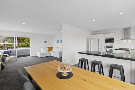 Photo of property in 2/4 Holt Avenue, Torbay, Auckland, 0630