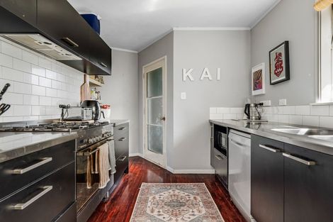 Photo of property in 10 Awaroa Road, Sunnyvale, Auckland, 0612