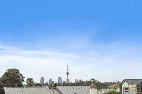 Photo of property in 28c Walker Road, Point Chevalier, Auckland, 1022