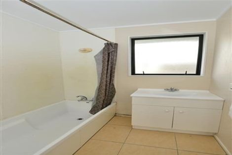 Photo of property in 3 Empressa Heights, Helensville, 0800