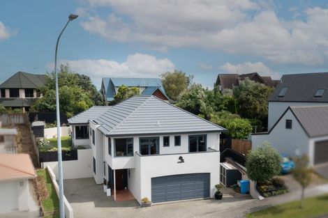Photo of property in 11 Ruapehu Drive, Fitzherbert, Palmerston North, 4410