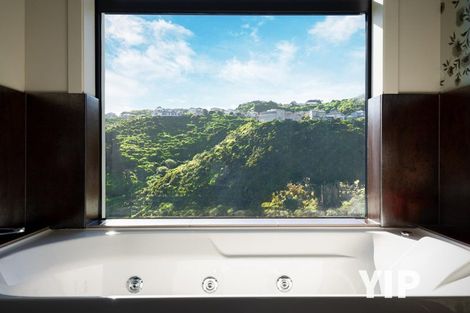 Photo of property in 14 Cromwell Point, Newlands, Wellington, 6037