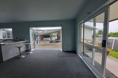 Photo of property in 5 Rickards Place, New Lynn, Auckland, 0600