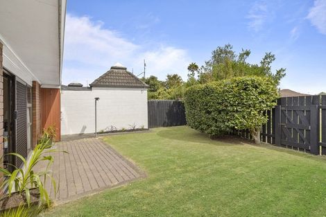 Photo of property in 1/10 Tulloch Place, Conifer Grove, Takanini, 2112