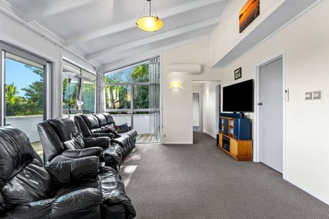 Photo of property in 11 Springbank Lane, Te Atatu Peninsula, Auckland, 0610