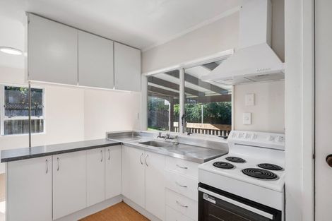 Photo of property in 10 Denver Avenue, Sunnyvale, Auckland, 0612