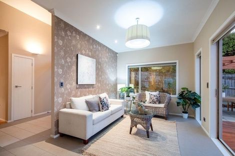 Photo of property in 25a Riverstone Drive, Riverstone Terraces, Upper Hutt, 5018